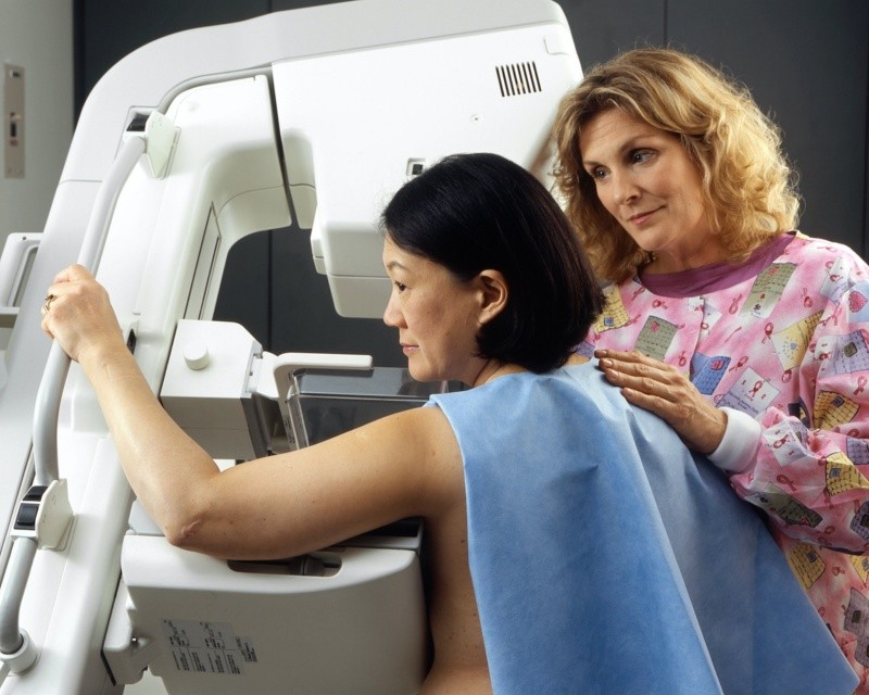  Hasta la fecha, se sigue practicando la mamografía. Sin embargo, para algunos pacientes suele ser dolorosa e incómoda. FOTO: PEXELS