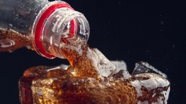 ¿Qué pasaría si bebes un litro de refresco azucarado por 6 meses? Esto encontró un estudio