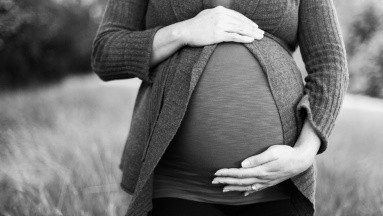 Mujeres que se somenten a la FIV podrían tener graves complicaciones durante el embarazo