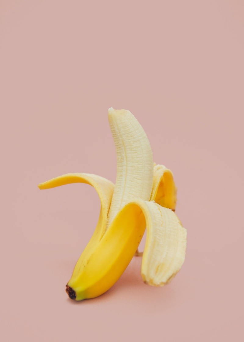  Un plátano proporciona casi el 10 % de lo que tu cuerpo necesita en un día .