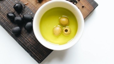 ¿Por qué no mezclar el aceite de oliva con otro tipo para cocinar?