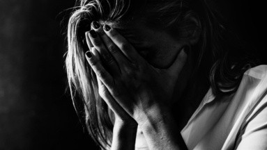 Crisis emocional: ¿Cómo identificar si estás pasando por una y cómo manejarla?