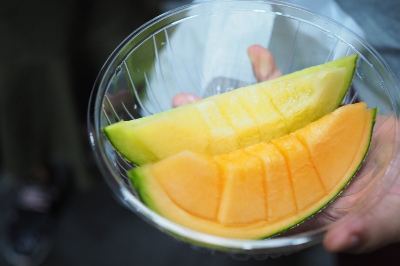  La pulpa del melón es aromática, jugosa y dulce, resultando una fruta ideal para calmar la sed.