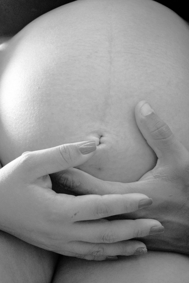  El uso de productos a base de hierbas durante el embarazo es muy común y la aplicación diaria de aceite de almendras está asociada con el parto prematuro. FOTO: UNSPLASH 