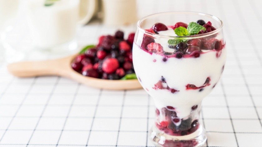 El yogurt es un alimento con beneficios pero es importante elegir uno adecuado.(Freepik)