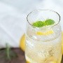 Dos recetas para preparar refrescantes frappés de limón y naranja con agua mineral