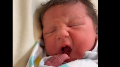 Nació Mariel, la hija de Samuel García y Mariana Rodríguez: ¿Qué significa ser un bebé arcoiris?