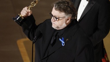 El físico de Guillermo del Toro fue motivo de burla para el estilista de Belinda; lo acusan de gordofóbico