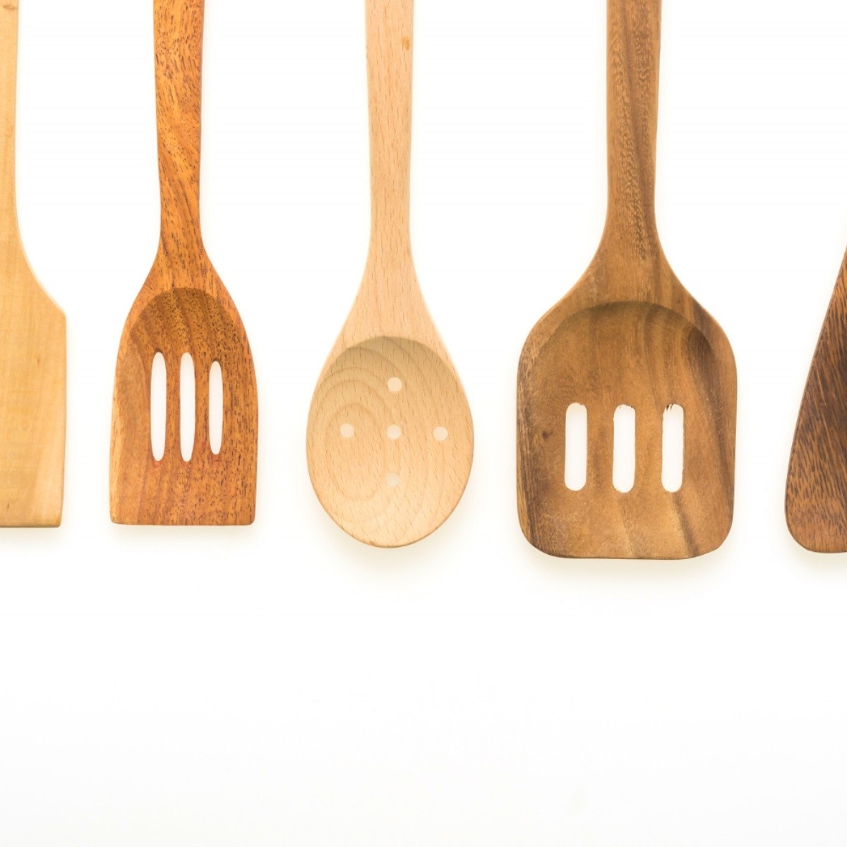Deshazte de los utensilios de madera de tu cocina si encuentras esto
