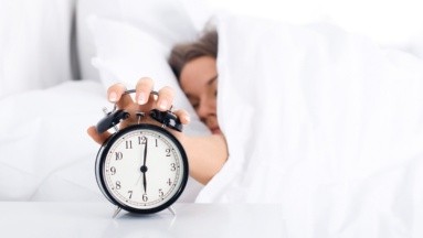 Insomnio y mal dormir aumentan el riesgo de deterioro cognitivo y depresión: Experta