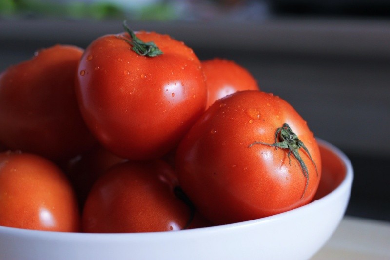 A partir de los tomates se elabora el puré o pasta de estos frutos. Foto: Unsplash