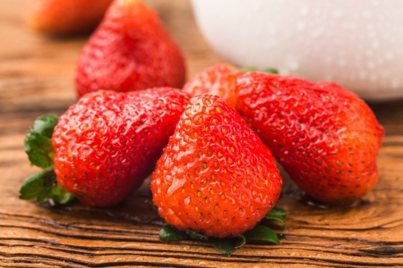  La FDA anunció el retiro de fresas congeladas y mezcla de otras frutas por posible riesgo de contaminación de hepatitis A. Foto: Freepik