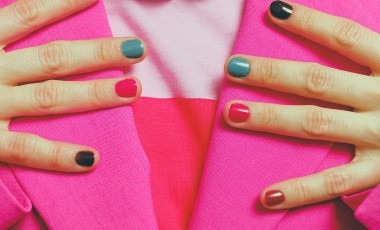 Manchas en la ropa de esmalte de uñas: Consejos para remover sin dañar las prendas