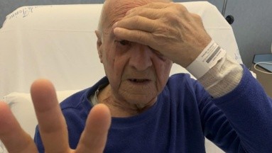 Italiano de 83 años recupera la vista gracias a una inédita reconstrucción ocular