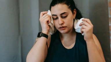 El sudor de otras personas puede tratar la ansiedad social: Estudio