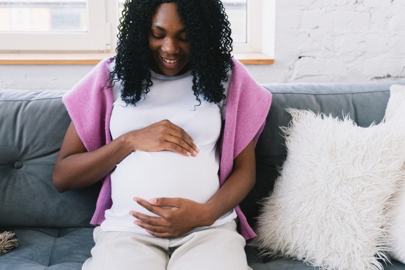  De acuerdo con el informe presentado por los CDC las mujeres de color tuvieron el doble de riesgo de padecer problemas durante el embarazo y al momento del parto. FOTO: PEXELS