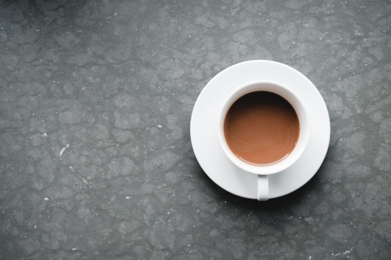  Bebidas como el café o el té pueden dejan manchas en tus tazas favoritas. Foto: Pexels