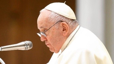 El papa Francisco se encuentra hospitalizado, ¿qué se sabe sobre su salud?