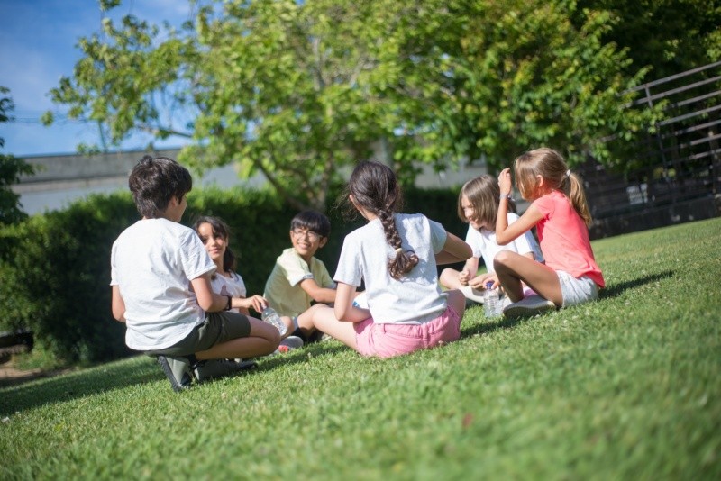 El sedentarismo crece si los niños no hacen actividades al aire libre por el calor. Pexels.  