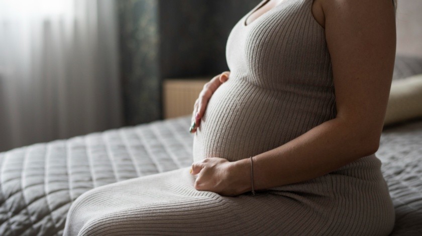 Una mujer de Utah se dio cuenta que su vientre no disminuía después de dar a luz y resultó tener un quiste ovárico de 9 kilos(Imagen por Freepik)