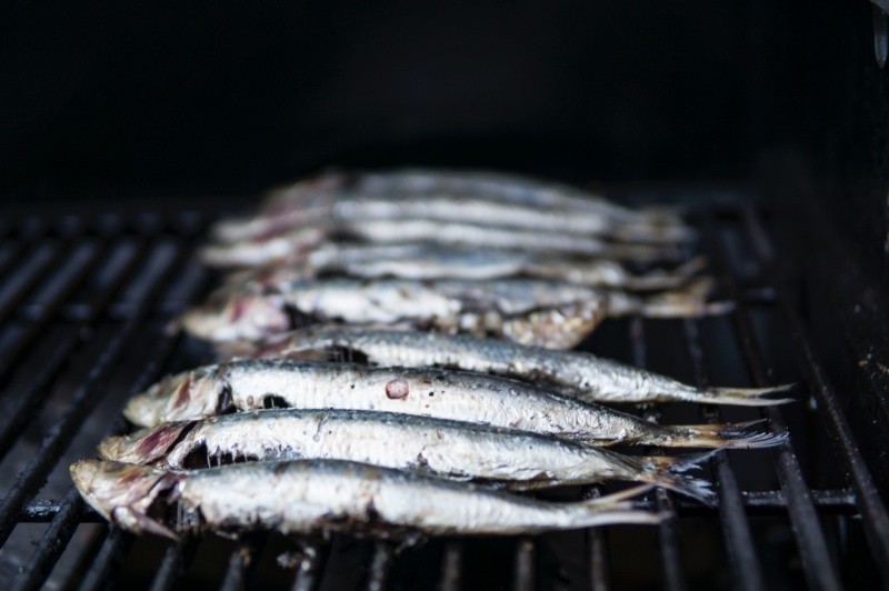 Las sardinas se pueden conseguir naturales o enlatadas.  Foto de Elle Hughes en Pexels. 