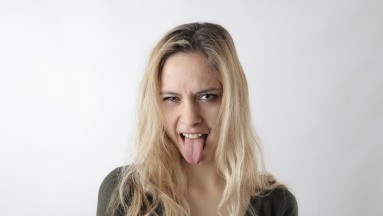 Morderse la lengua: Remedios caseros y qué hacer si es algo recurrente