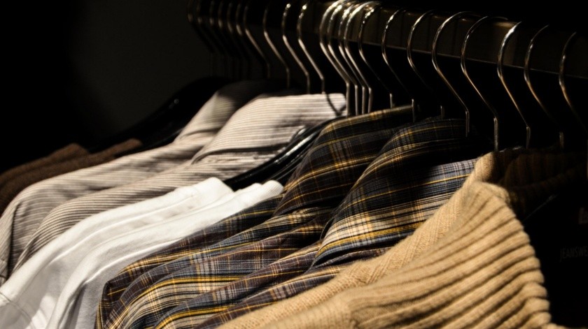 Hay opciones sencillas para quitarle el olor a la ropa que huele a guardado.(Pixabay en Pexels)