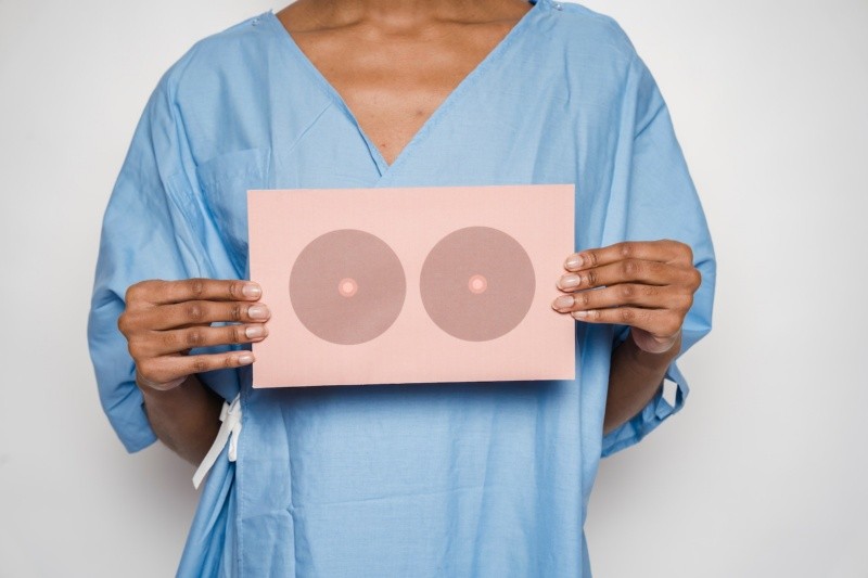 Las mujeres son más propensas a tener cáncer de mama. Klaus Nielsen 