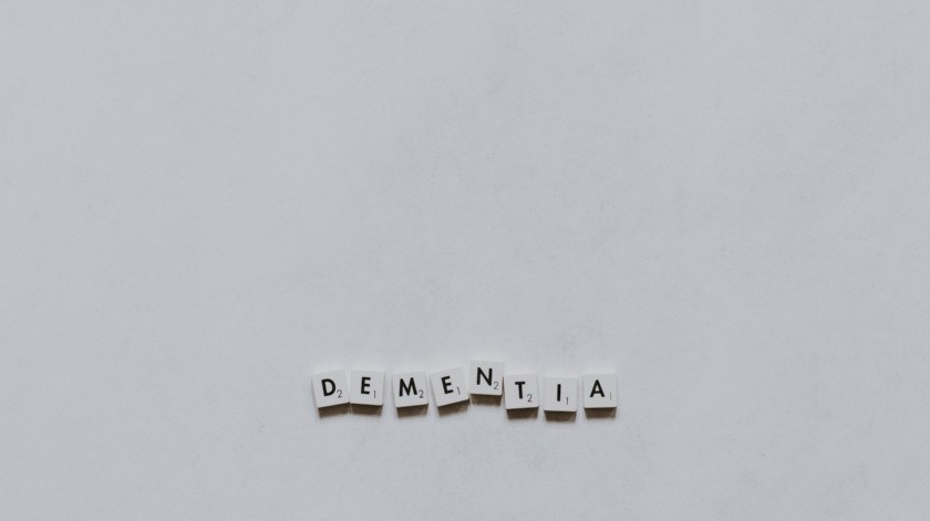 La demencia es el resultado de diversas enfermedades y lesiones que afectan el cerebro.(Pawel Czerwinski/unsplash)