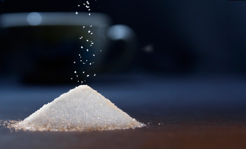 El azúcar si es añadito hay que analizarse muy bien para evitar consumir en exceso. Image by Günther from Pixabay  