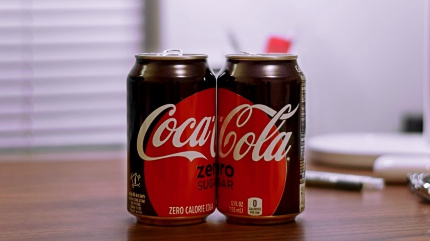 Rafael Carbajal explica las diferencias de estos dos productos de Coca Cola(Chenyu Guan/UNSPLASH)