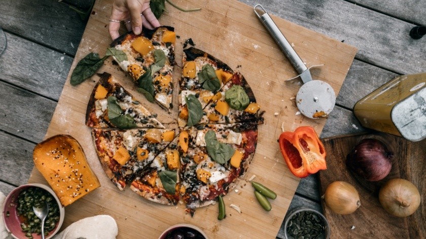 Una pizza fácil de preparar para las personas que tienen diabetes.(Taryn Elliott en Pexels.)