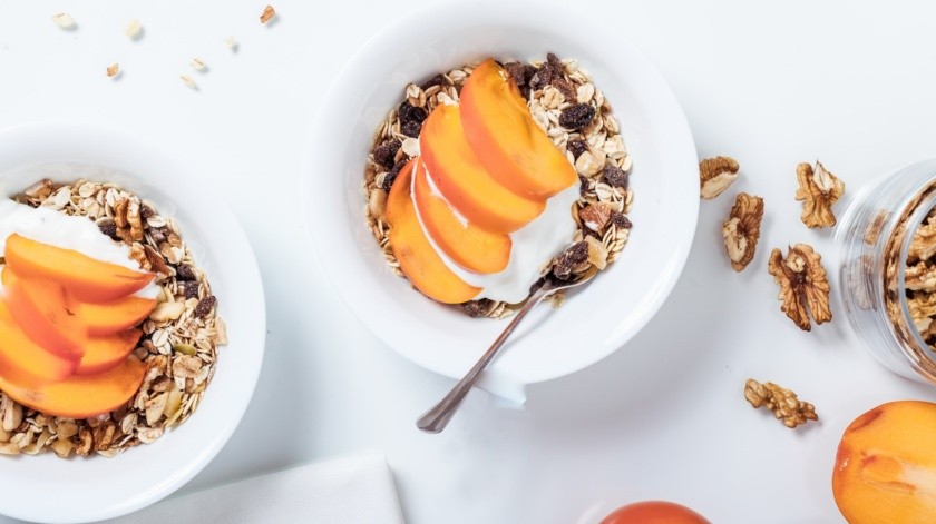 Agregar un puñado de nueces a tu desayuno puede complementarlo y darle un efecto saciante.(Alexander Mils/unsplash)