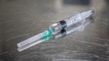 EMA insta a proteger a niños y ponerlos al día con las vacunas de sarampión y rubéola