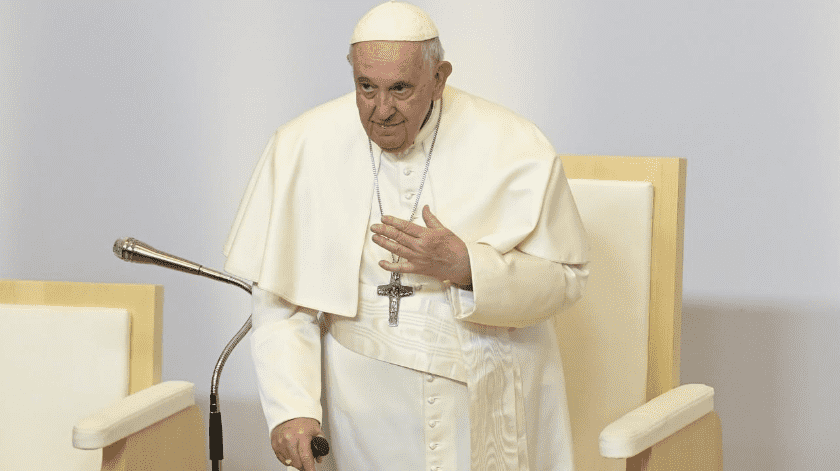 El papa Francisco declaró haber superado una pulmonía aguda y ahora planea seguir con sus actividades(EFE)