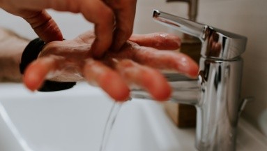 Un experimento de higiene muestra los impactantes resultados de no lavarse las manos