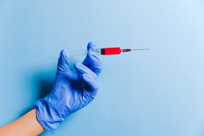 La FDA reguló el uso de una vacuna para combatir el virus sincitial. Foto de Anna Shvets en Pexels.