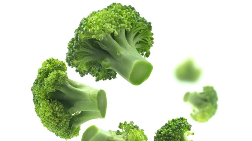 El brócoli es un vegetal que aportaría ingredientes activos para proteger contra enfermedades como el cáncer.(Imagen por artbutenkov en Freepik)