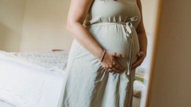 La cesárea también implica riesgos; una experta explica cuáles son