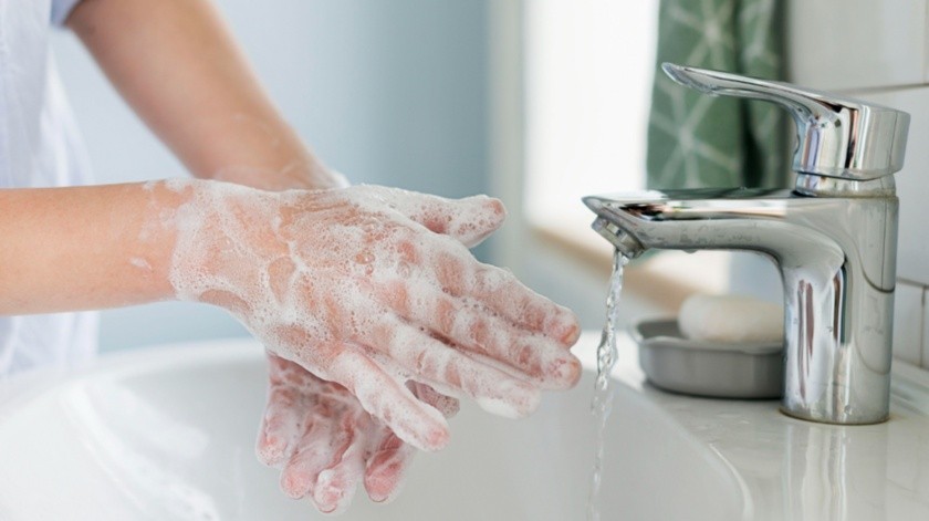 La higiene de manos es una acción que puede ayudar a prevenir enfermedades e infecciones graves.(Foto por Freepik)
