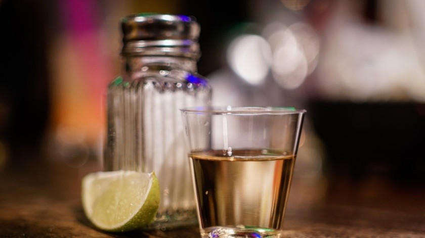 Recuerda que el consumo excesivo del tequila puede ser perjudicial para el cuerpo y la mente(Francisco Galarza/UNSPLASH)