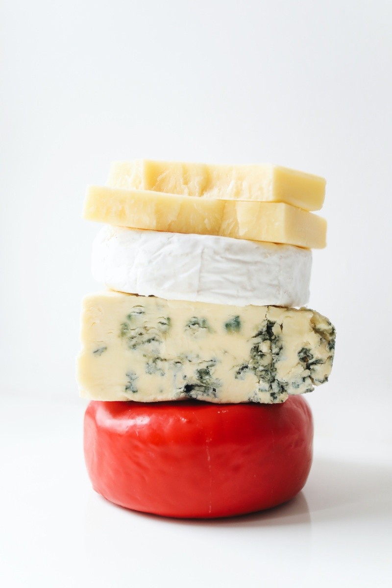 El queso es una buena fuente de calcio. Foto de Polina Tankilevitch en Pexels.  