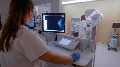 Mamografías: Influyente grupo en EU ahora las recomienda  a partir de los 40 años