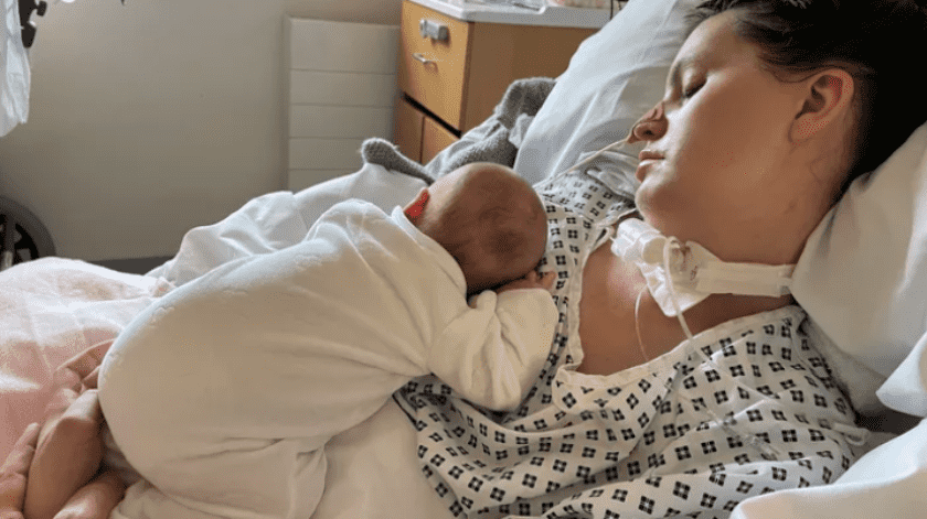 Emma Taylor tuvo que dar a luz a su bebé en coma por un tumor cerebral que estalló repentinamente.(Foto: GoFundMe)