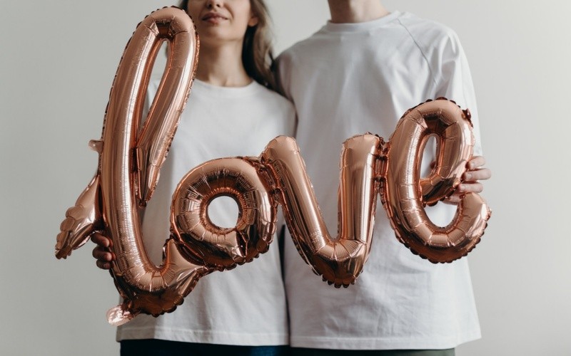 El enamorarse ocurre entre dos personas. Foto de cottonbro studio en Pexels.  