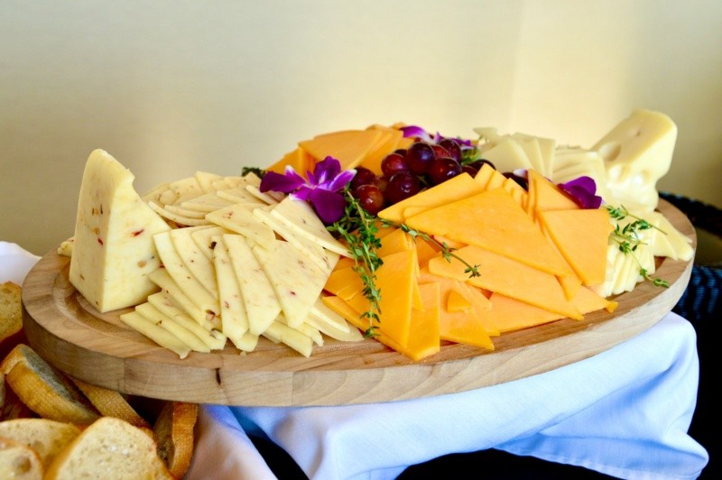  Los quesos son una buena fuente de nutrientes, pero es importante consumirlos con moderación. Foto de Andra C Taylor Jr en Unsplash