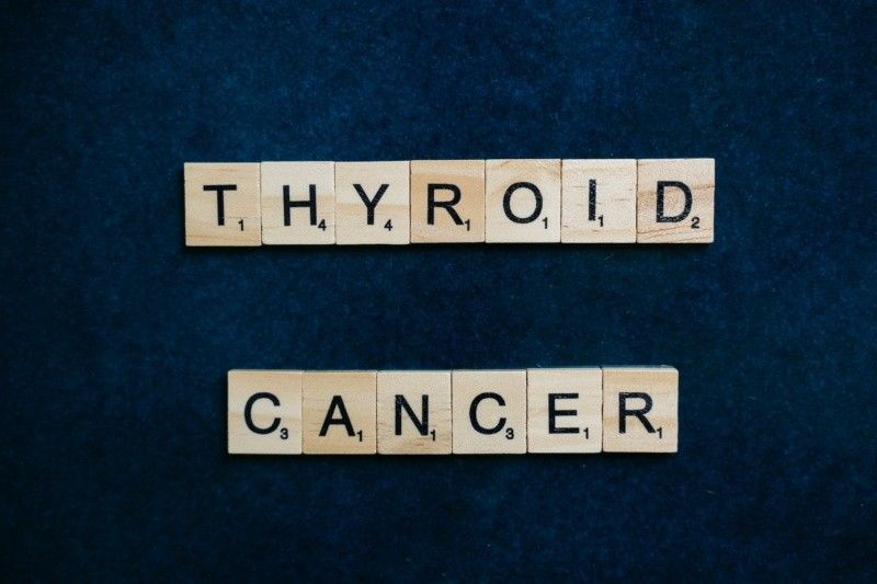 El cáncer de tiroides muchas veces no presenta síntomas cuando está iniciando.  Foto de Anna Tarazevich en Pexels. 