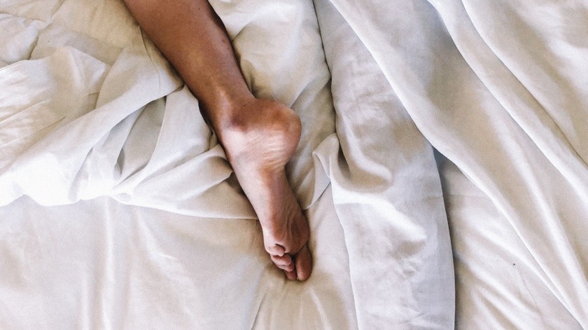 Dormir desnuda ayuda a regular la temperatura corporal, además de tener mayor protección contra infecciones vaginales(Danny G)