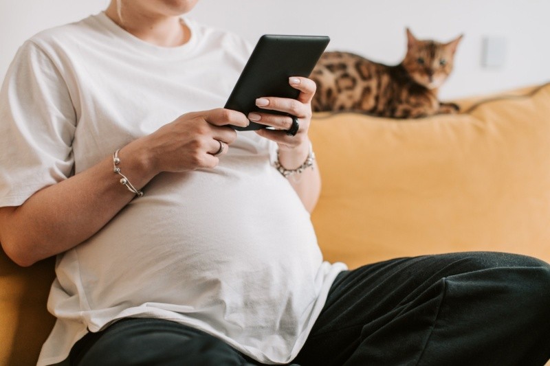 En el embarazo la mujer puede experimentar cansancio. Foto de Vlada Karpovich en Pexels.  