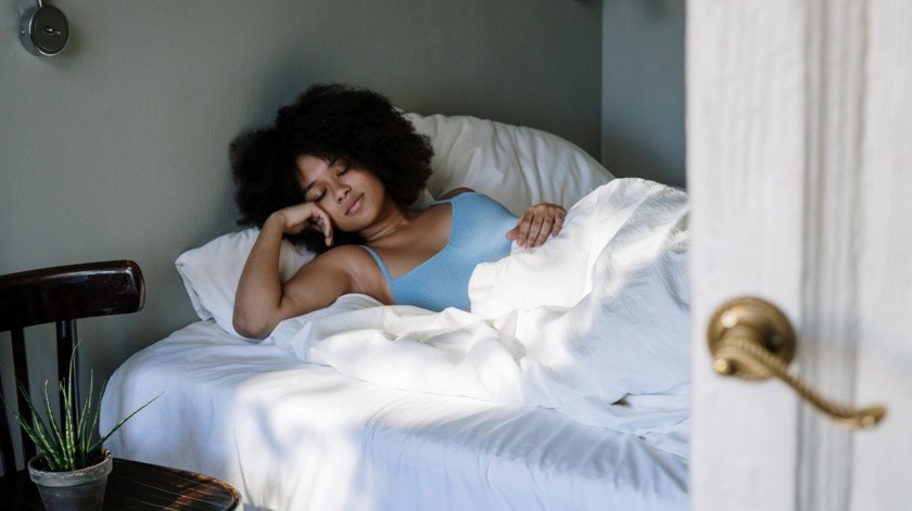 Cuando se duerme mal, puede afectar el desempeño diario de la persona.(Foto de cottonbro studio en Pexels.)